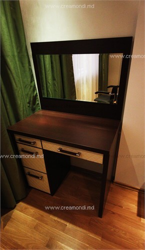 Мебель для спальниКосметический столик с зеркалом и ручками Siro