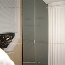  Schwebetürenschränke Der Schrank mit Spiegel- Türen schmückt die Innenansicht