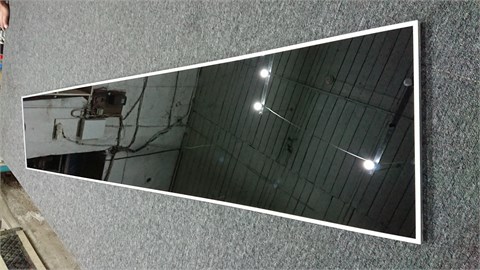AlustilПримеры применения алюминиевых профилейВ алюминиевой рамке - чёрное окрашенное стекло.