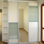 Light sliding door wardrobe decorated with glass and mirror panels