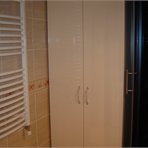 Шкаф в ванную комнату с фасадами Formica и ручками SIRO Artdecor